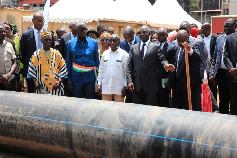 Yopougon – Accès à l’eau potable: Le Ministre Bouaké Fofana lance des travaux d’urgence de renforcement