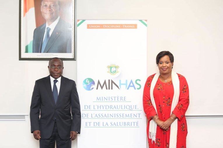 Ce lundi 20 novembre le ministre Bouaké FOFANA a reçu en audience, à son Cabinet, une mission de la Banque Mondiale conduite par Mme Marie-Chantal UWANYILIGIRA, Directrice des Opérations.