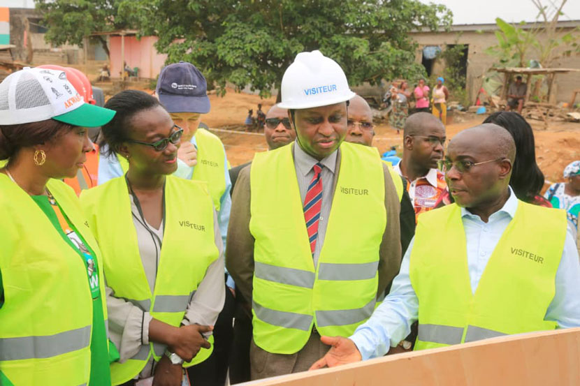 Assainissement à Abobo Anonkoua Kouté – N’Dotré: Le Ministre Bouaké Fofana et une délégation de la Banque Mondiale apprécient les ouvrages construits par le PARU